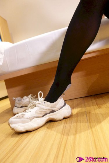 少年无力地低喘H男男